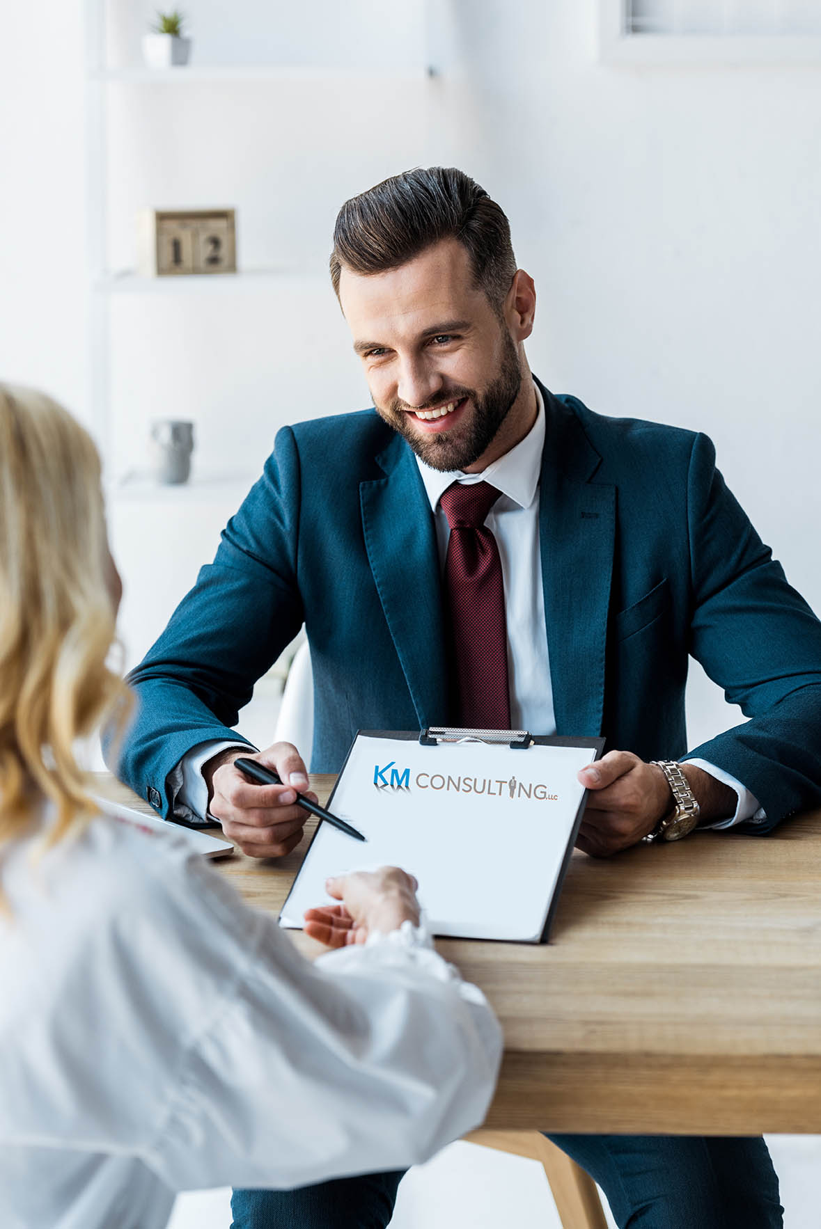Consultant Avoiding bankruptcy with a KM Consulting meeting
